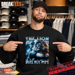 The Lion Does NOT Wipe Meme Funny Cringe Unhinged Bootleg T-Shirt 3